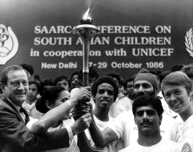 Jim Grant, Executive Director of UNICEF and First Earth Run sponsor holds torch at Conference on South Asian Children. New Delhi, India