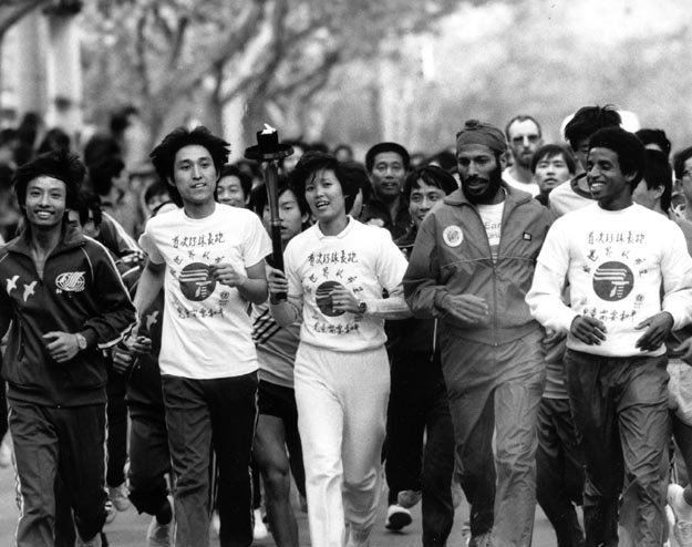 UNICEF Goodwill Ambassador and celebrity, Tetsuko Kuroyanagi running with the torch. Nagasaki, Japan