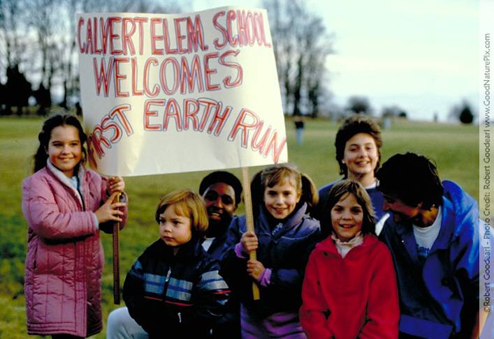 Children along the route between Washington DC and New York City. USA